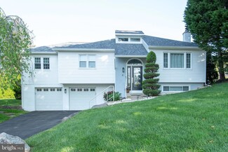 2 Lawson Dr, Huntingdon Valley, PA 19006