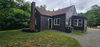 76 Deacon Rd, Orchard Park, NY 14127