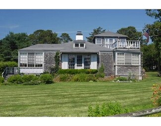 5 Penikese Ln, South Dartmouth, MA 02748