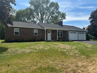 1830 Viola Ln, Hellertown, PA 18055