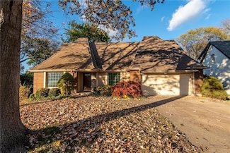 8280 W 117th St, Overland Park, KS 66210