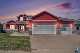 301 N Sugar Leaf Ln, Sioux Falls, SD 57110