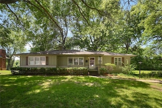 7616 Elm Ave, Raytown, MO 64138
