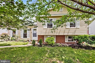 1218 Summerfield Dr, Herndon, VA 20170