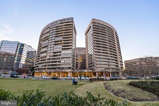 1300 Crystal Dr Unit 1005S, Arlington, VA 22202