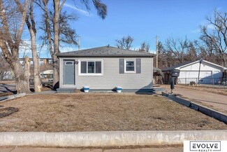 6262 Buckingham Ave, Omaha, NE 68117