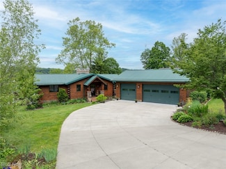 9645 Lakewood Dr NE, Mineral City, OH 44656