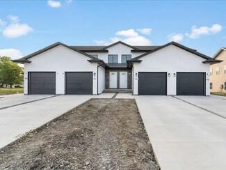 3110 Ginkgo Ln, Muscatine, IA 52761