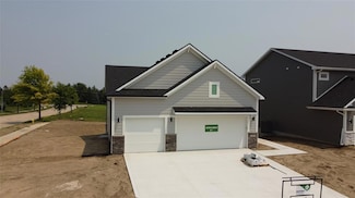 1404 S 91st St, West Des Moines, IA 50266