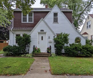 25 E 22nd St, Holland, MI 49423