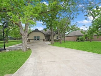 1010 Avenue A, Sweeny, TX 77480