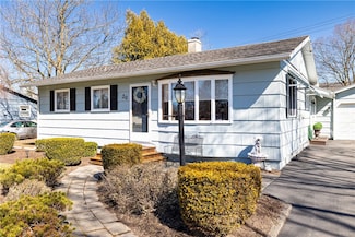 30 Fairlea Rd, Honeoye Falls, NY 14472