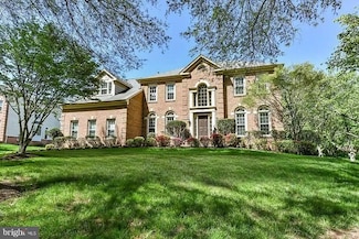 1088 Safa St, Herndon, VA 20170
