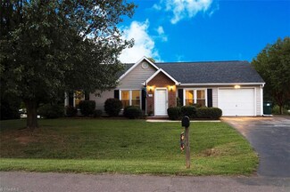 6320 Hampton Knoll Rd, Clemmons, NC 27012
