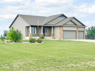 1305 30th Ave NE, Minot, ND 58703