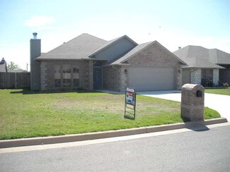 447 NW Sandstone Ave, Cache, OK 73527