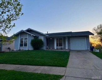 929 Napoli Dr, Ballwin, MO 63021