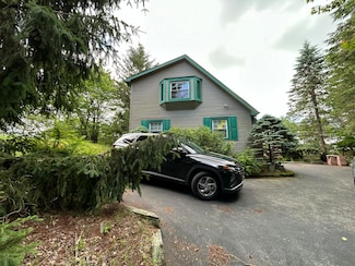 605 Clearview Dr S, Long Pond, PA 18334