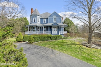 2230 Hunt Club Dr, Castleton On Hudson, NY 12033