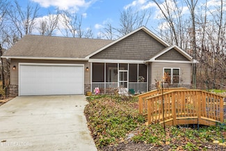 2220 Wichita Dr, Crossville, TN 38572