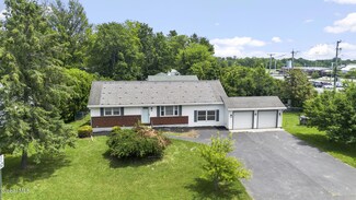 3 Longmeadow Dr, Delmar, NY 12054