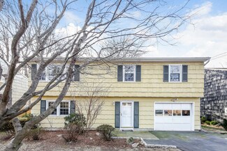 8 Deane Ct, Norwalk, CT 06853