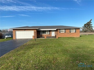 10735 Crestview Dr, Fostoria, OH 44830