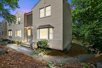 126 Willard St Unit P, Lowell, MA 01850