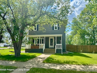 1004 1st Ave E, New England, ND 58647