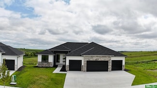 5717 N 195th St, Elkhorn, NE 68022