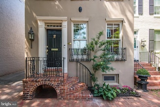 3253 P St NW, Washington, DC 20007