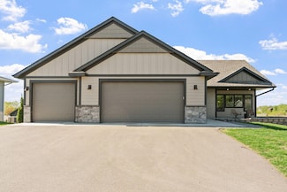 1302 Windrush Rd, Buffalo, MN 55313