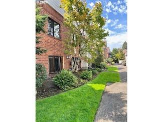 14803 NE Sacramento St Unit 88, Portland, OR 97230