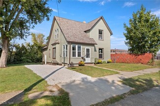 104 9th St NW, Barberton, OH 44203