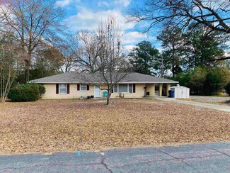 573 Sharp Ave, Camden, AR 71701