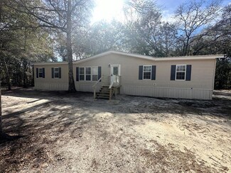 404 River Ridge Cir, Jesup, GA 31545