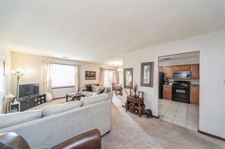 4533 Woodland Ave Unit 1, West Des Moines, IA 50266