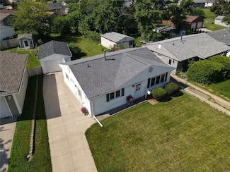 1011 Regent St NE, Cedar Rapids, IA 52402