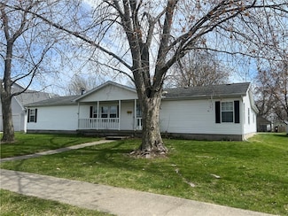 208 N Oak St, Assumption, IL 62510