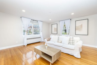 43 Arnold Way, West Hartford, CT 06119