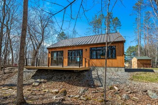 8 River Rd, Detroit, ME 04929