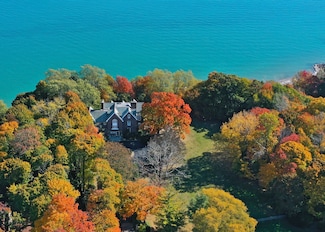 111 N Mayflower Rd, Lake Forest, IL 60045