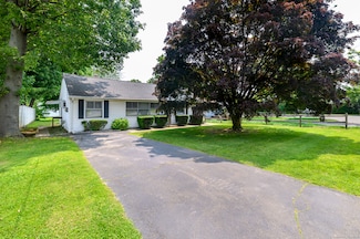 39 Hearthstone Ct, Stamford, CT 06902