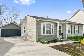 215 E Maxon Ln, Streamwood, IL 60107
