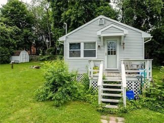 7 Broadview Ave, Bristol, RI 02809
