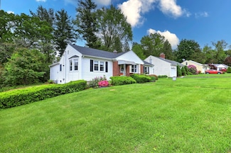 6 Hillview Ave, Hamden, CT 06514