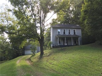 7464 Moores Ridge Rd SE, Uhrichsville, OH 44683