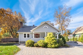 928 Main St, Lynnfield, MA 01940