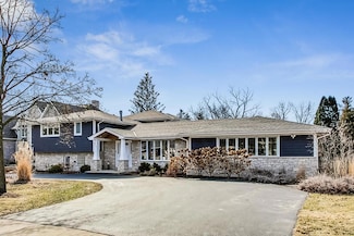 627 68th St, Willowbrook, IL 60527