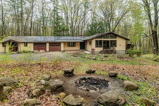42 Weatherwood Rd, Amherst, MA 01002